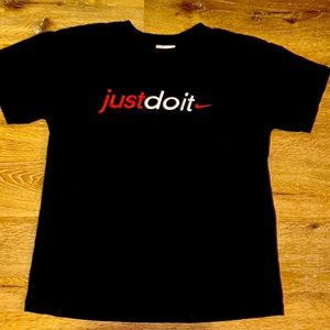 Nike Medium T-Shirt 100% Cotton EUC